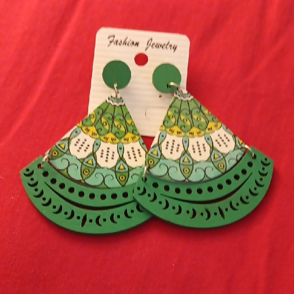 Fashion Jewelry Vibrant Green Fan Earrings